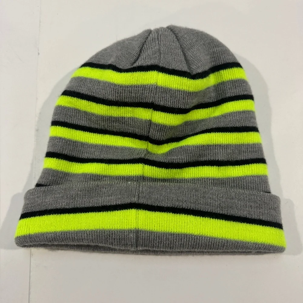 Nike knitted cap. Youth. Pre-owned, EUC
